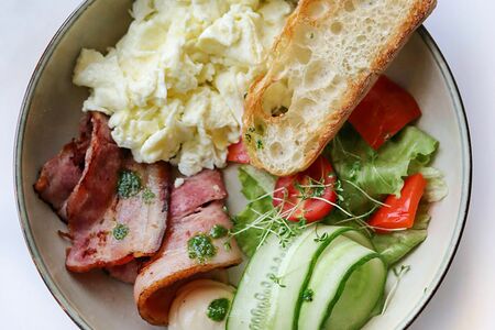 Скрэмбл с беконом