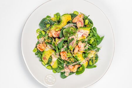 Салат с авокадо и креветками