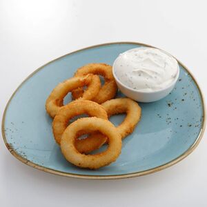 Кольца кальмара с соусом тартар