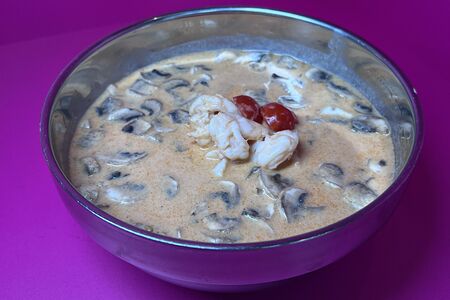 Том ям с креветками