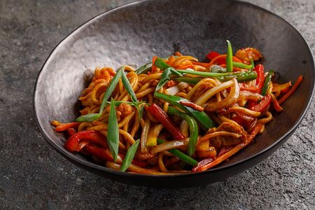 Яичная лапша с креветками