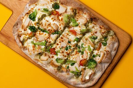 Римская пицца Цыпленок с песто маленькая