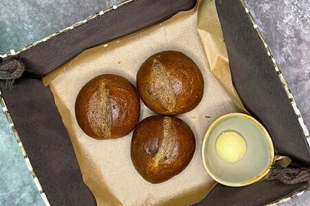 Ржаные булочки со сливочным маслом