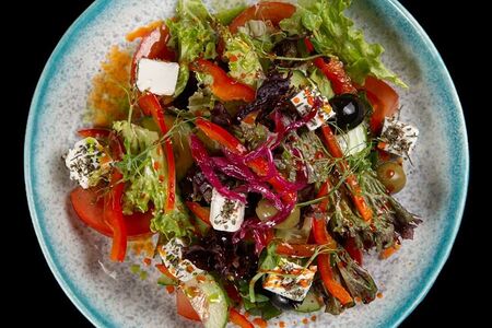 Овощной салат с сыром Фета