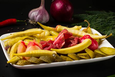 Плато домашних солений