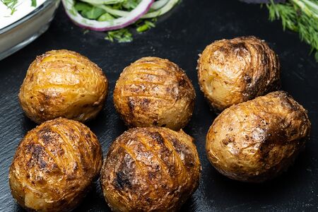 Картофель молодой на углях