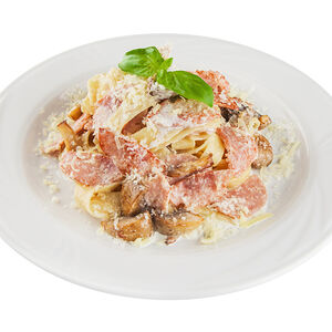 Феттучини с ветчиной и грибами