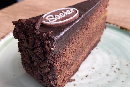 Шоколадный торт Захер