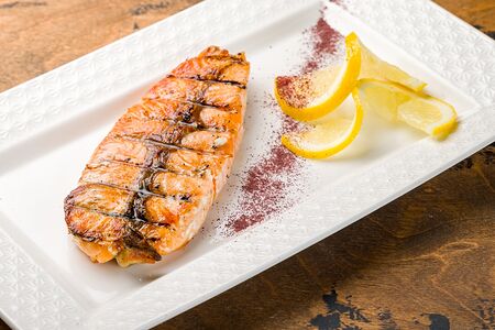 Стейк из сёмги на углях