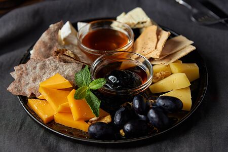 Сырное плато с мёдом