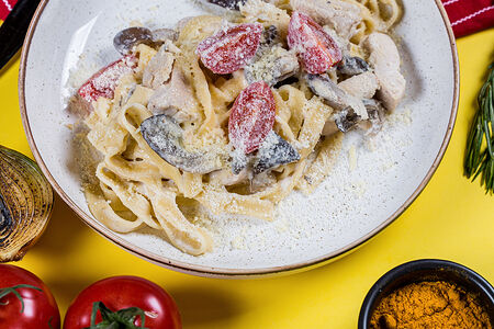Итальянская паста с фермерским цыпленком