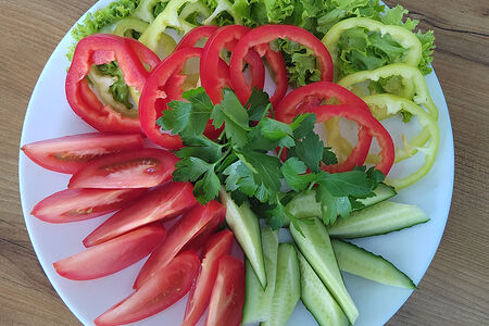 Ассорти из свежих овощей