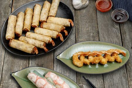 Сет: нэм том (6 шт.), нэм га (6 шт.), том там (6 шт.), фреш-ролл с креветками и курицей (2 шт.)