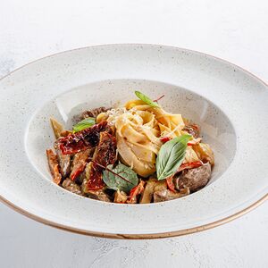 Феттуччине с телятиной