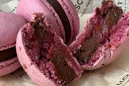 Макарон чили-малина