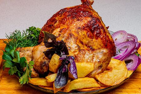 Курочка на углях с картофелем и луком