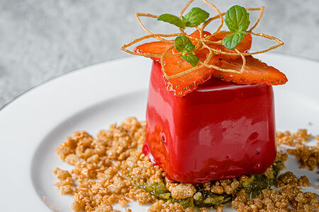 Томат, базилик и клубника