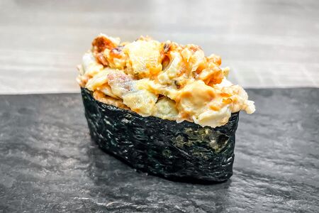 Гункан с угрем