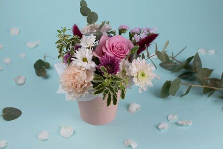 Букет с цветами роза в стакане