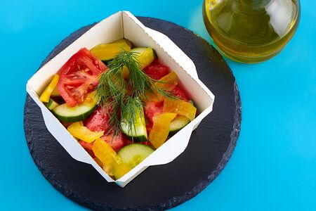 Салат овощной с оливковым маслом