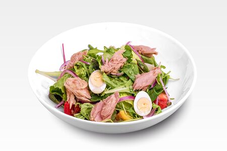 Салат с тунцом