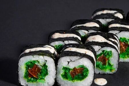 Ролл Чука-помидор