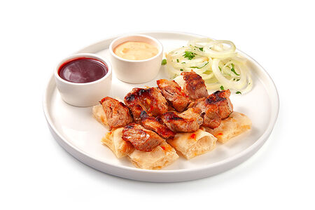 Шашлык из свинины на лепешке