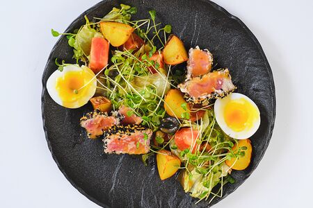 Салат с тунцом