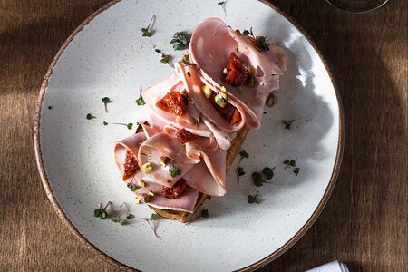 Брускетта с мортаделлой