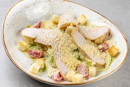 Салат Цезарь с курицей