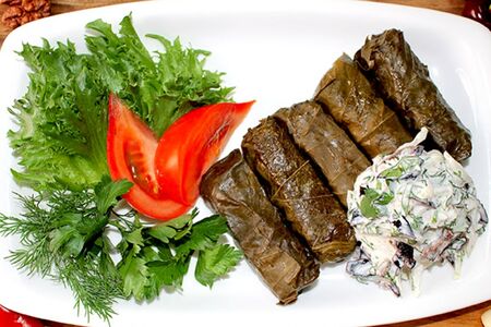 Долма из виноградных листьев