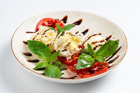 Моцарелла с томатами