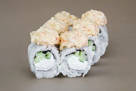 Острый ролл с креветками