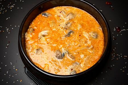 Суп с пельменями в остром бульоне Малатан