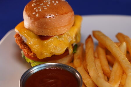 Кидс с картофелем и кетчупом