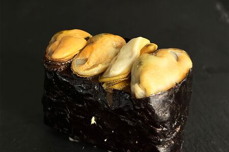 Гункан с мидиями