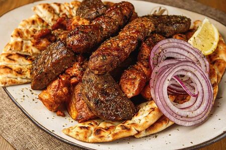 Псита схарас - мясное ассорти