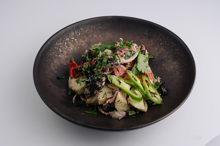 Салат по-грузински с орехами