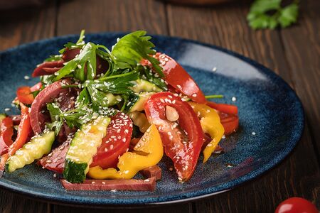 Салат Мясной с овощами