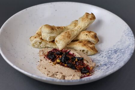 Паштет из печени птицы и конфитюр из сезонных ягод