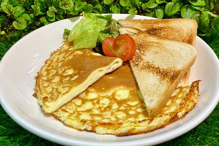 Омлет с сыром Сулугуни