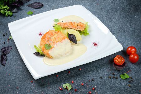 Рубленые биточки из лосося и судака