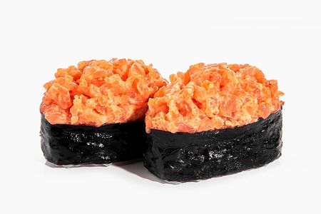 Гункан с лососем спайси