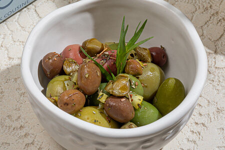Маринованные оливки и маслины