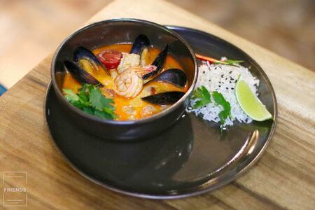 Том ям с морепродуктами