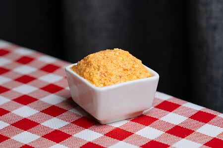 Соус Урнебес