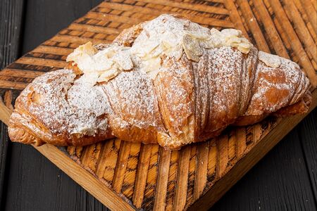 Миндальный круассан