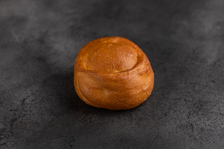 Пирожок печеный с вишней