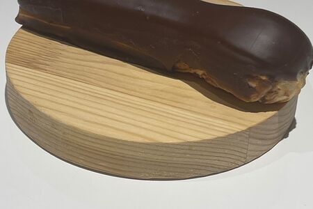 Шоколадный эклер