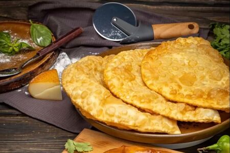 Чебурек со свининой и говядиной